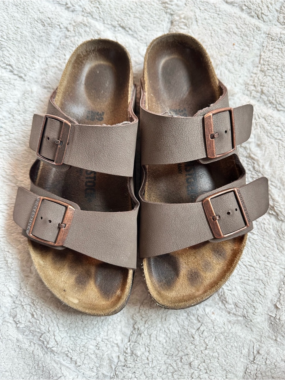 Birkenstock | Arizona Oiled Leather Tobacco Brown Two Strap Sandals | Size 39 - Picture 7 of 15